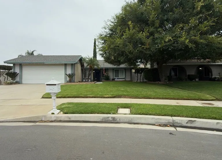 2509 Canterbury Trl — Photo 1