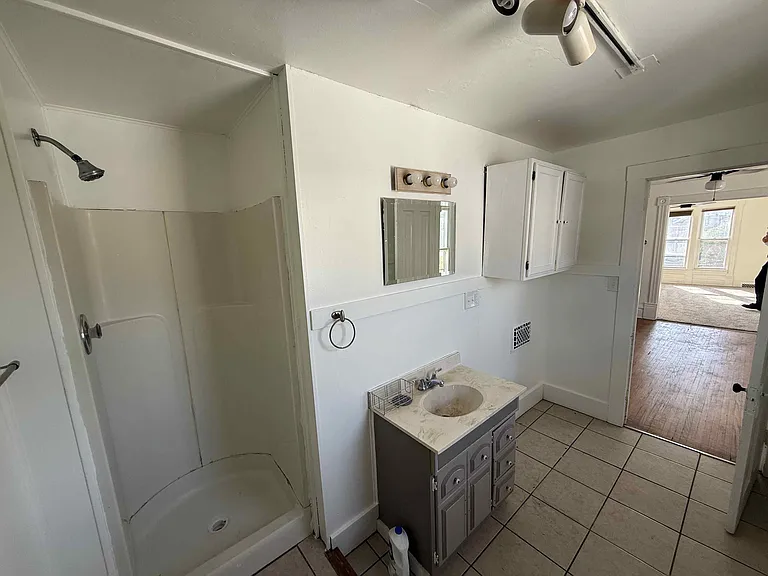 1021 Harlem Blvd #2 — Photo 5