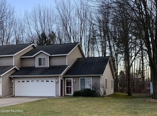 11860 Seven Pine Dr, Holland, MI 49424