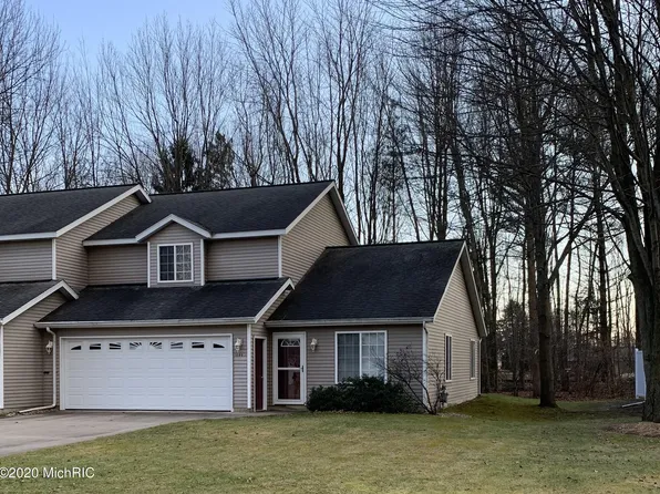 11860 Seven Pine Dr, Holland, MI 49424