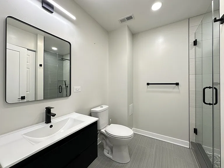 1937 W Grand Ave #3 — Photo 18
