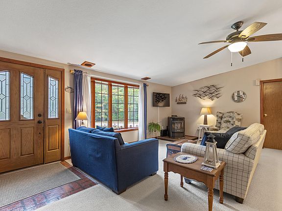 4th image of 40 Hilltop Drive