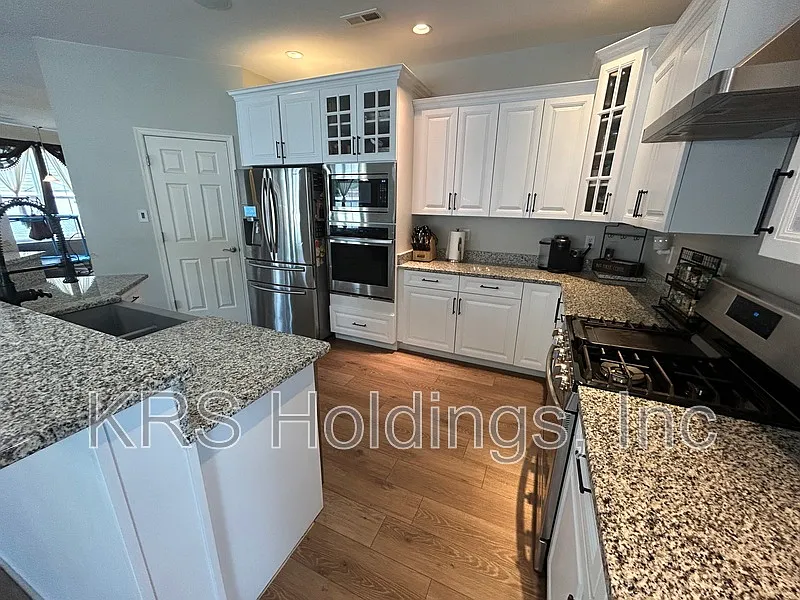 6 bed, 5.0 bath, 3591 sqft, $3,395 — Photo 4