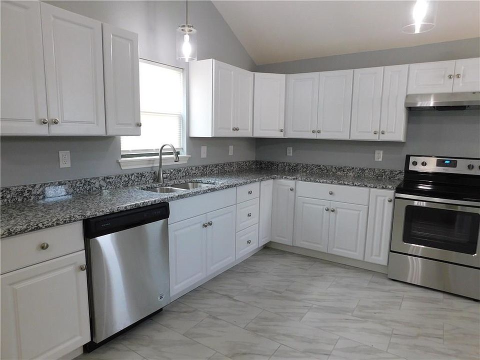 1st image of 408 Matterhorn St