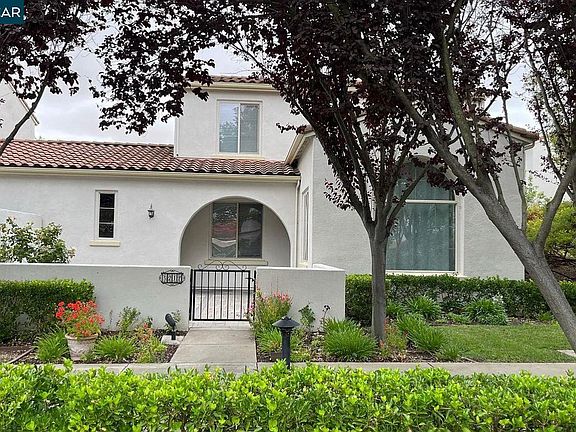 2nd image of 3217 Amaryllis Cir