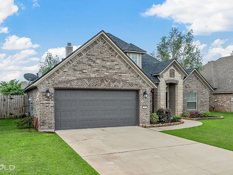 619 Labarre Ln — Photo 4