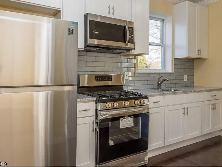 1030 Frank St #2 — Photo 2