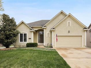 4701 Meadow View Dr, Shawnee, KS 66226