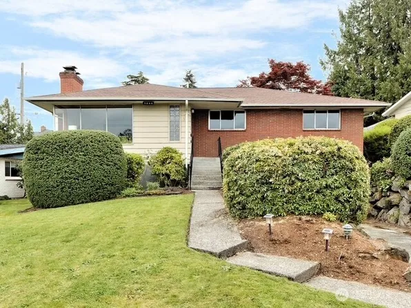 7051 S Lakeridge Drive, Seattle, WA 98178