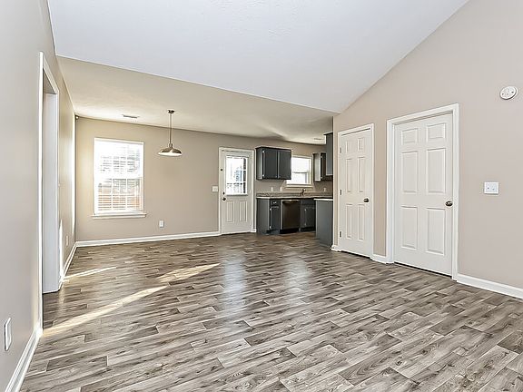 5th image of 302 Swanridge Ct