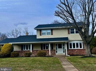 2 Rockleigh Dr, Ewing, NJ 08628