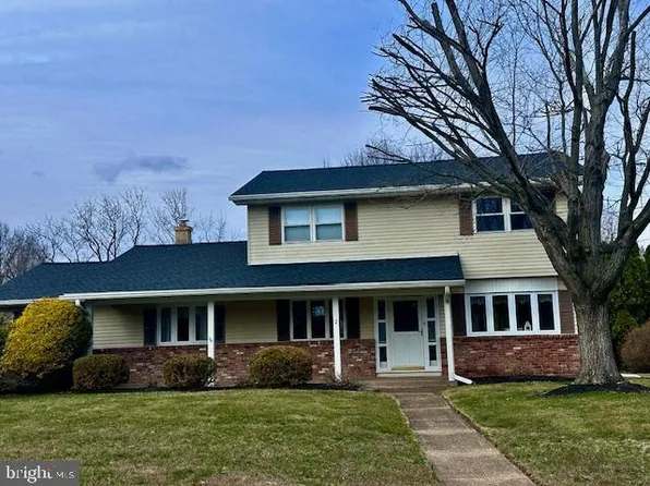 2 Rockleigh Dr, Ewing, NJ 08628