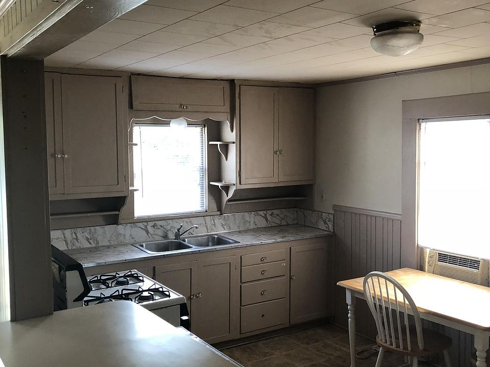 2nd image of 111 Leeper St