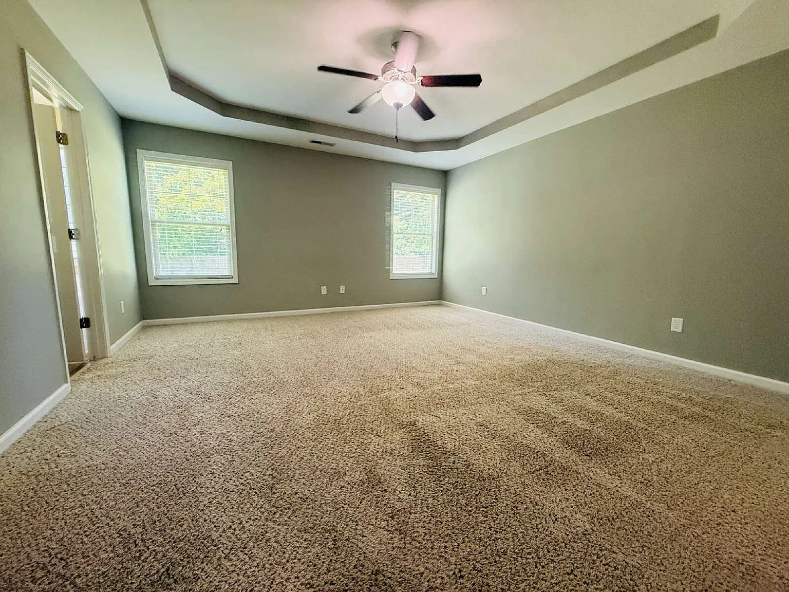 4 bed, 2.0 bath, 1821 sqft, $1,900 — Photo 4