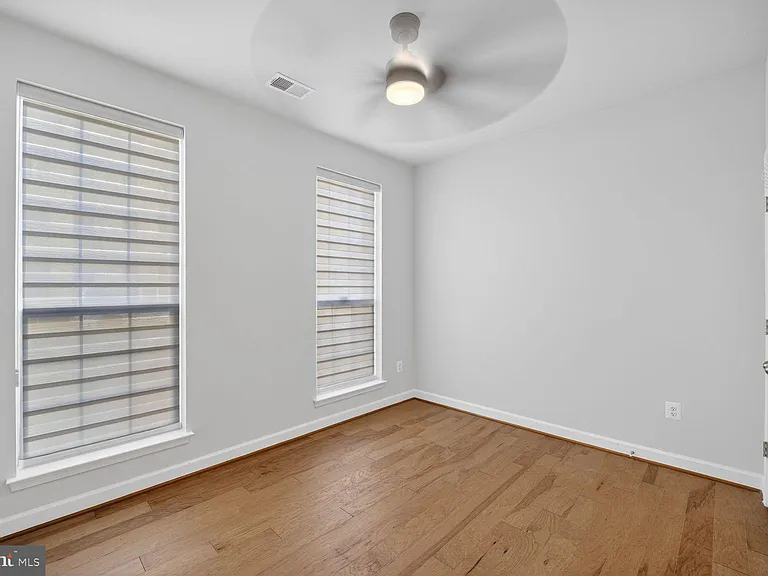 620 Halsey Way — Photo 3