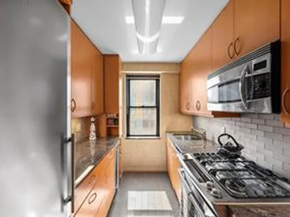 196 East 75th Street image 4 of 15