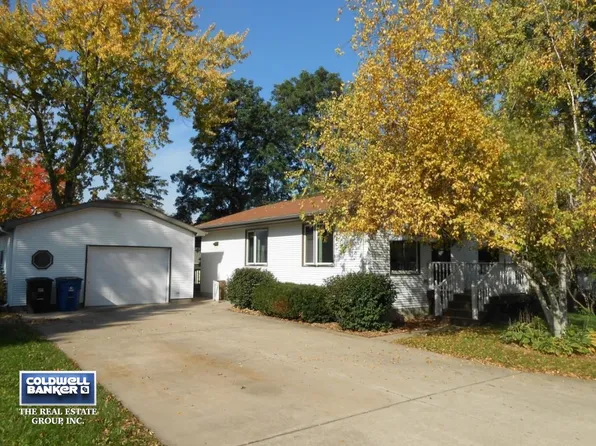 230 E Larrabee St, Omro, WI 54963