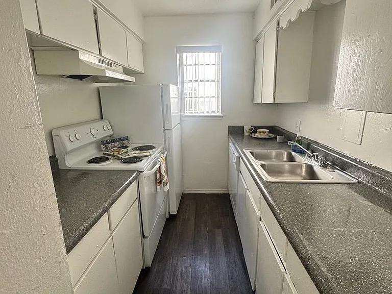 Campus Pointe Apartments — Photo 40