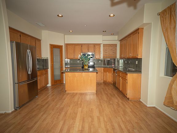 KITCHEN W/ GRANITE COUNTERTOPS REFRIGERATOR NOT INCLUDED