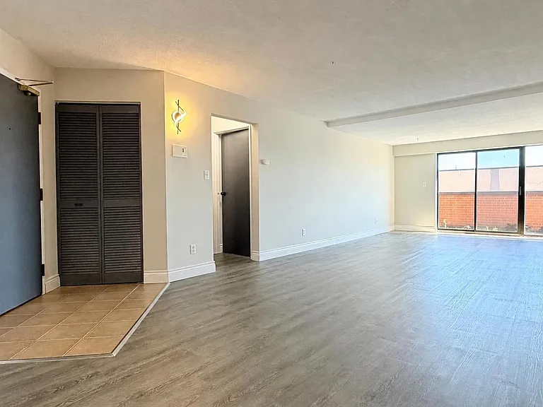 10 Pearl St W #103 — Photo 3