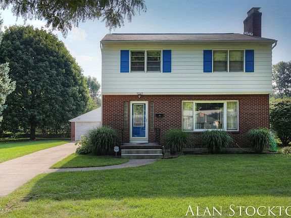 2nd image of 2562 Belknap Ave NE