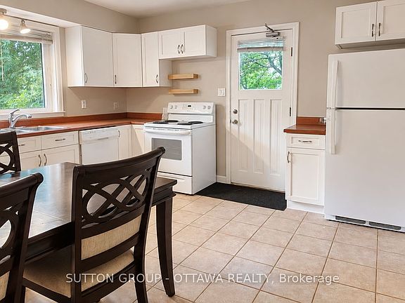 2nd image of 3033 Richmond Rd #A