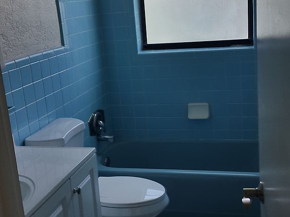 4th image of 836 NE 4th Ct