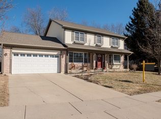 1566 Nightengale Cir, Lindenhurst, IL 60046