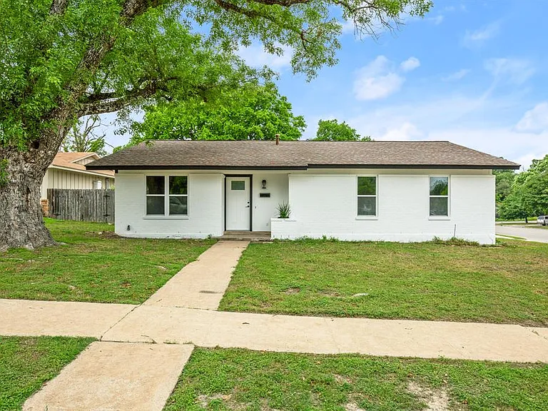 9006 Lodge Ct — Photo 1