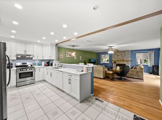 19607 Somerset Dr, Pitt Meadows, BC V3Y 2L4