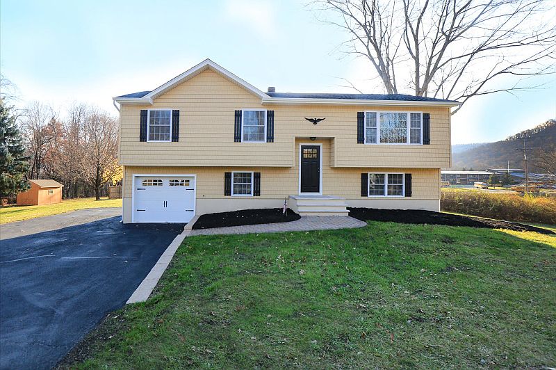 1st image of 2 Holderness Dr