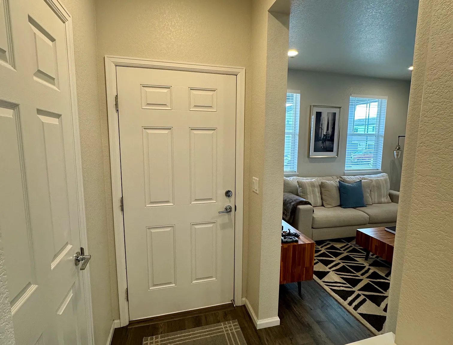 3 bed, 2.5 bath, 2346 sqft, $2,900 — Photo 3