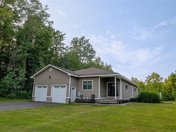3rd image of 394 Maple Ave