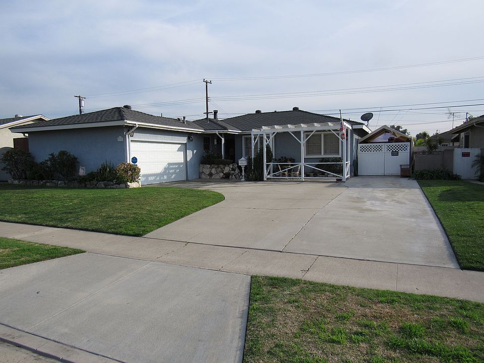 1st image of 5738 Los Alamos St