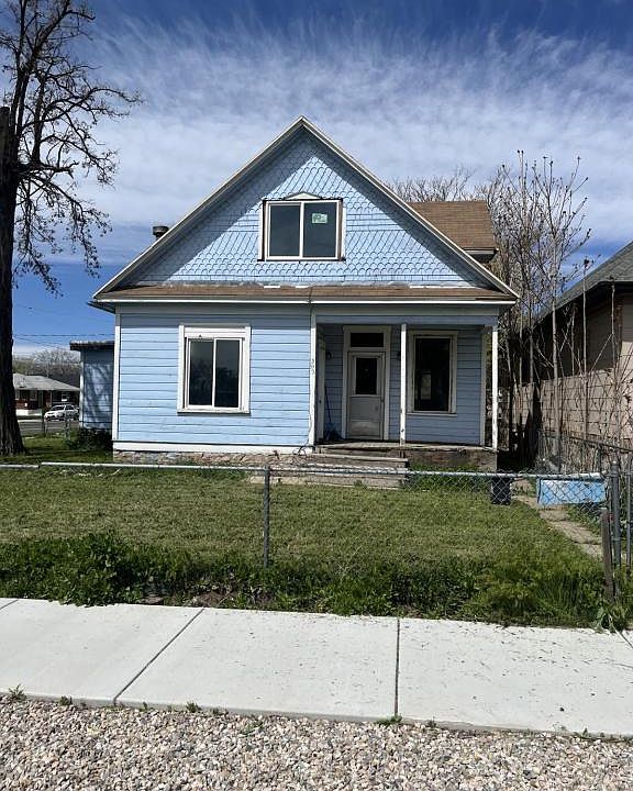 1st image of 302 Parry St