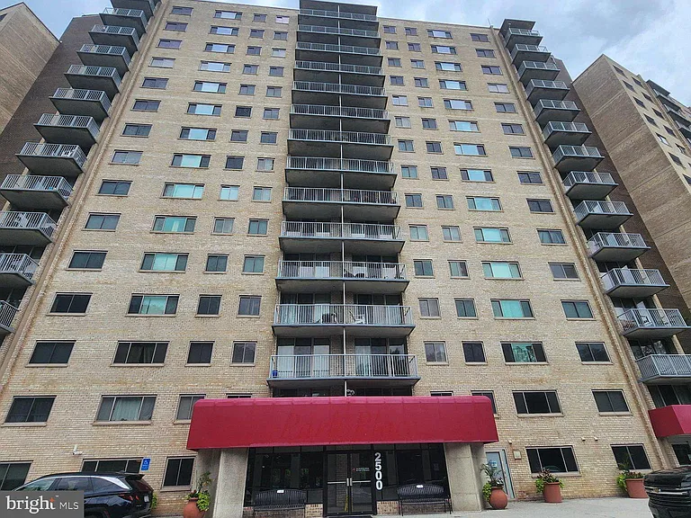 2500 N Van Dorn St #1020 — Photo 2