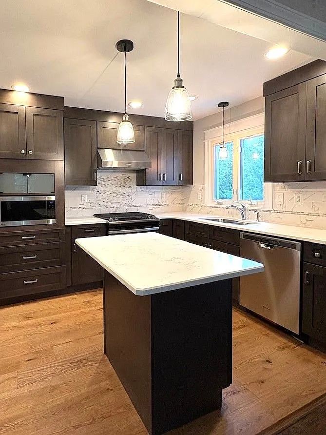 4 bed, 2.5 bath, 99999 sqft, $5,500 — Photo 3