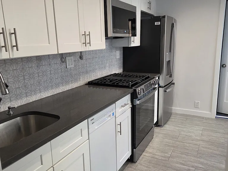 103 Ainslie St #2 — Photo 4