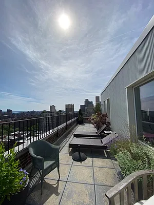 Rented by Mallan Real Estate Inc | media 25