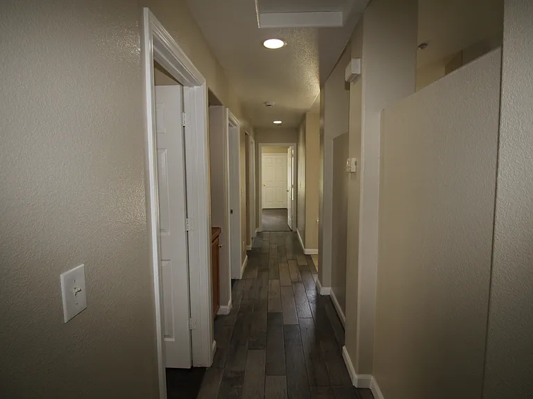 5325 N Rosalia Ave — Photo 10