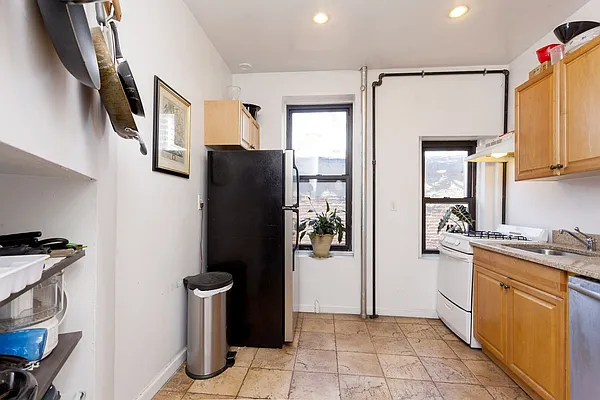 Rented by Compass | media 25