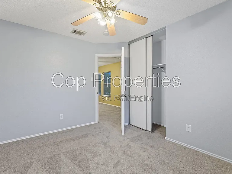 8118 Stagwood Hl — Photo 23