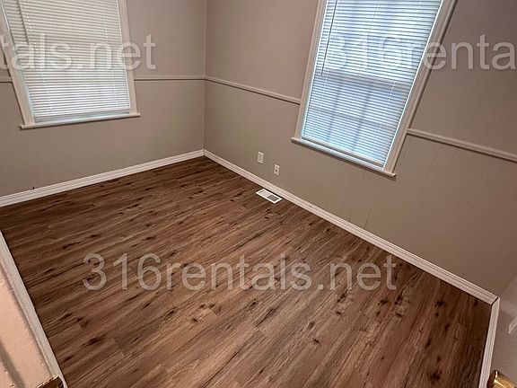 3rd image of 1028 N Terrace Dr
