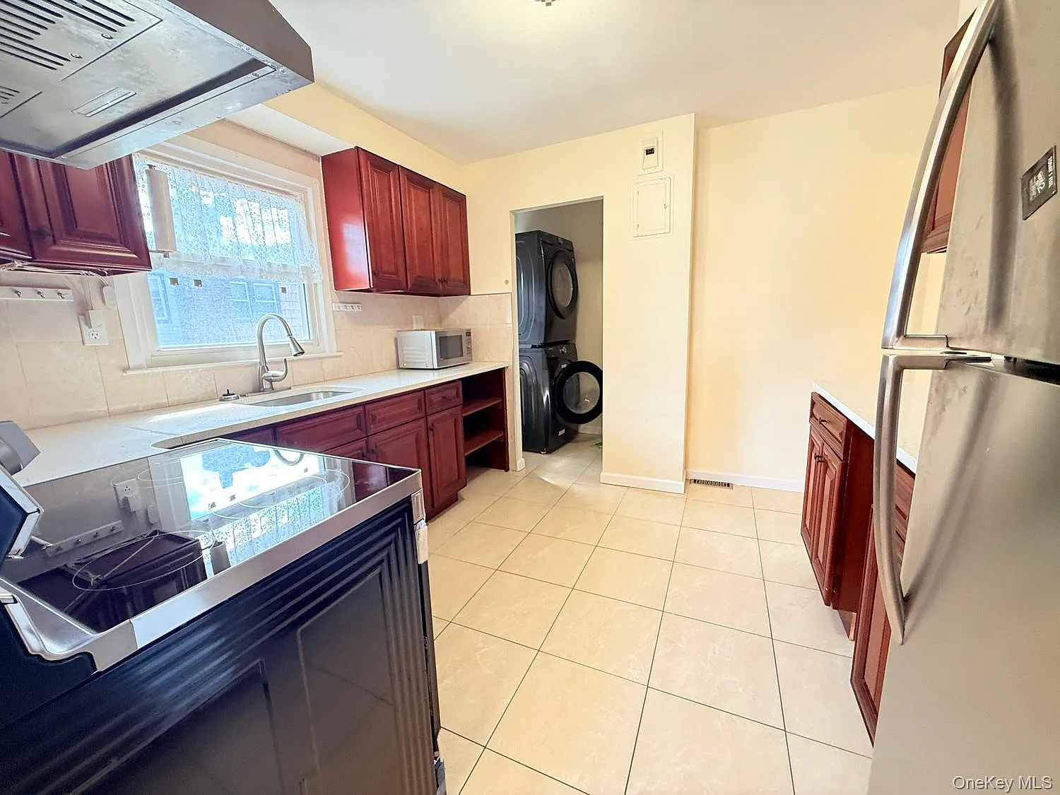 3 bed, 2.0 bath, 1300 sqft, $3,100 — Photo 3