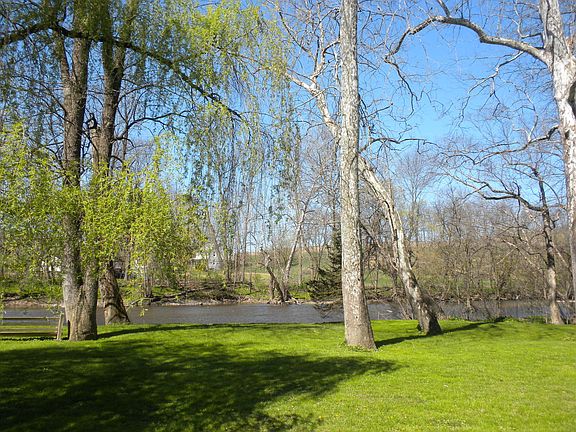 3rd image of 26 Breezy Park Dr