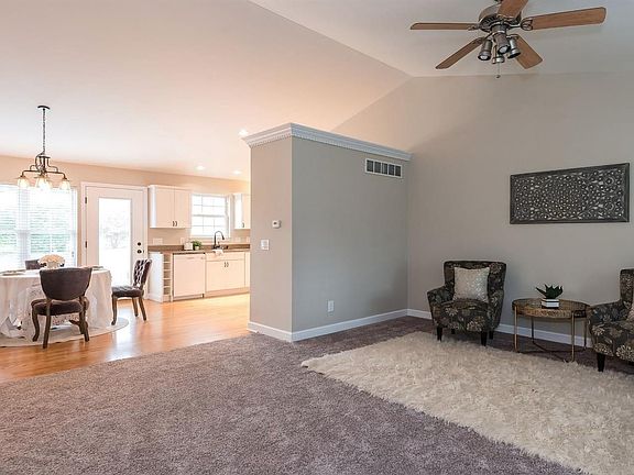 4th image of 144 Wexford Dr