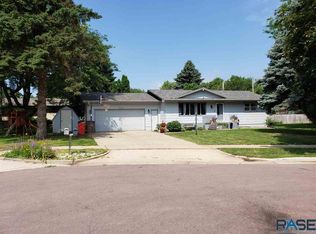 5221 W Thurman Dr, Sioux Falls, SD 57106