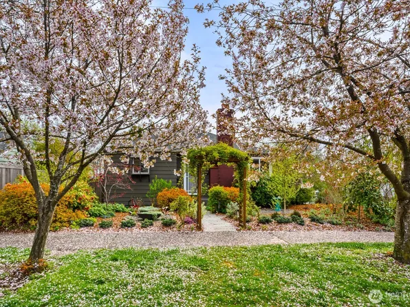 8656 13th Avenue SW, Seattle, WA 98106