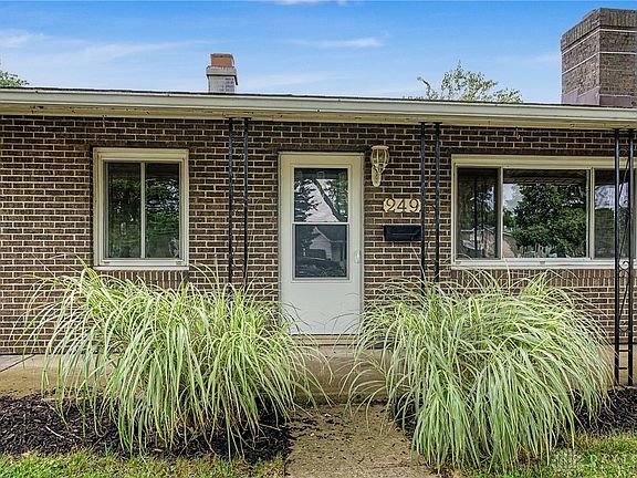 3rd image of 249 Ridgebury Dr