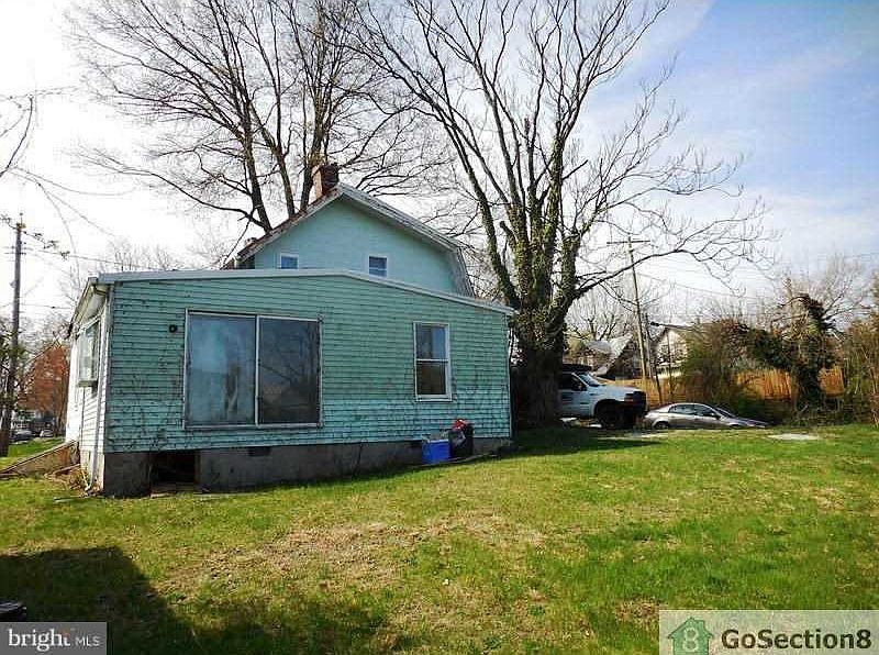 2nd image of 606 Harwood Ave